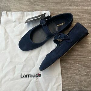 Larroudé Verona Ballet Flat In Navy Suede Size 6 NEW